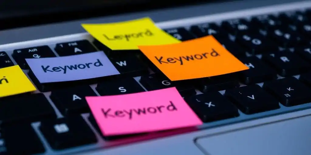 Palavras-chave são essenciais para SEO, ajudando seu site a ser encontrado. Escolha as palavras certas e veja o tráfego aumentar!