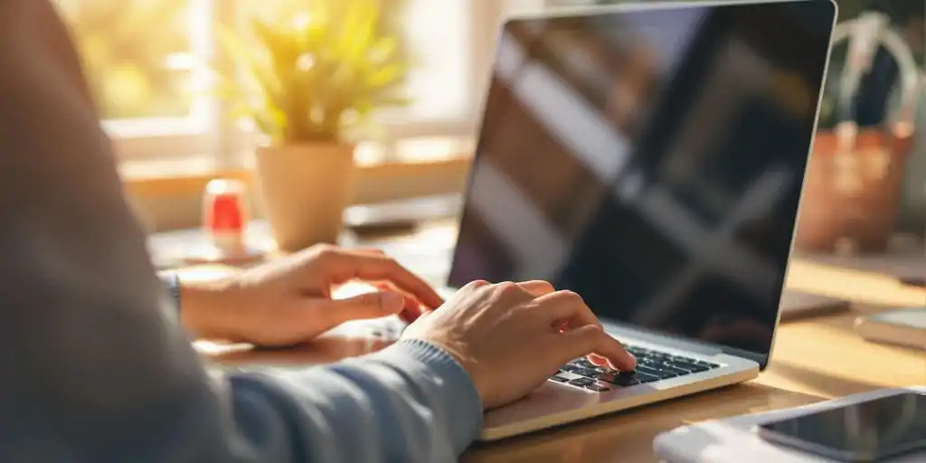 Plataformas e ferramentas Conheça as opções gratuitas e pagas, como WordPress e criadores de sites, para montar seu site.