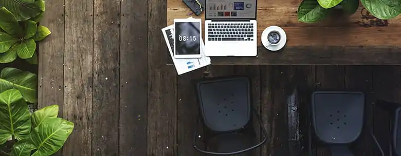 SEO para imagens e vídeos mulher trabalhando